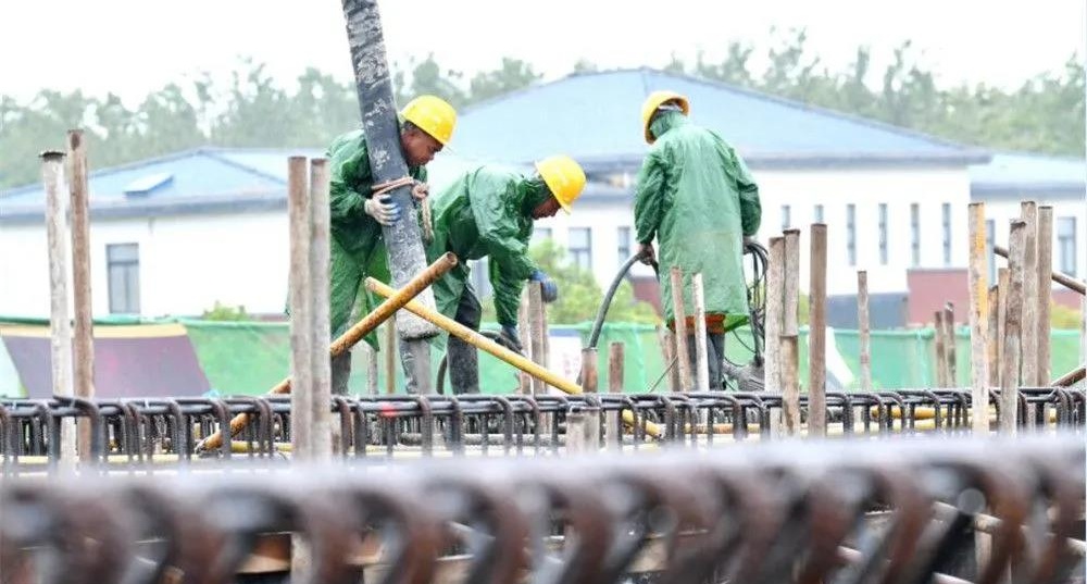 假日里的坚守，金都娱乐城 
重点项目建设忙